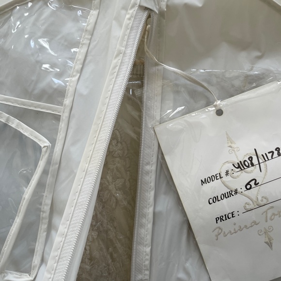 PNINA TORNAI 🤍 WEDDING GOWN - Picture 14 of 16